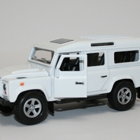 Globe Scale 1:32 Die Cast Land Rover Defender - White